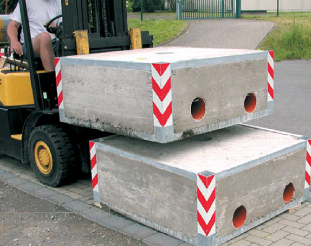 Wöffler Verkehrstechnik - Gittermastkonstruktion Betonsockel